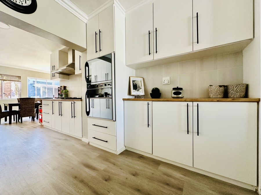 5 Bedroom Property for Sale in Onrus Western Cape